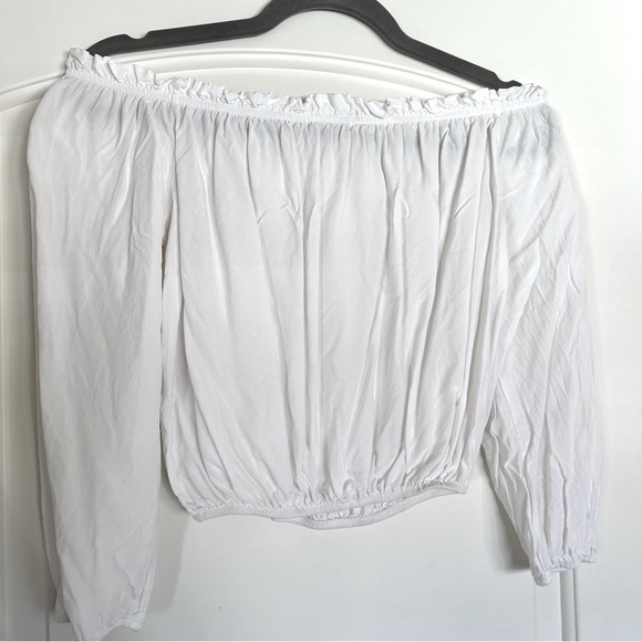 Brandy Melville Off The Shoulder Flowy White Pirate Crop Top Women’s - Picture 3 of 5